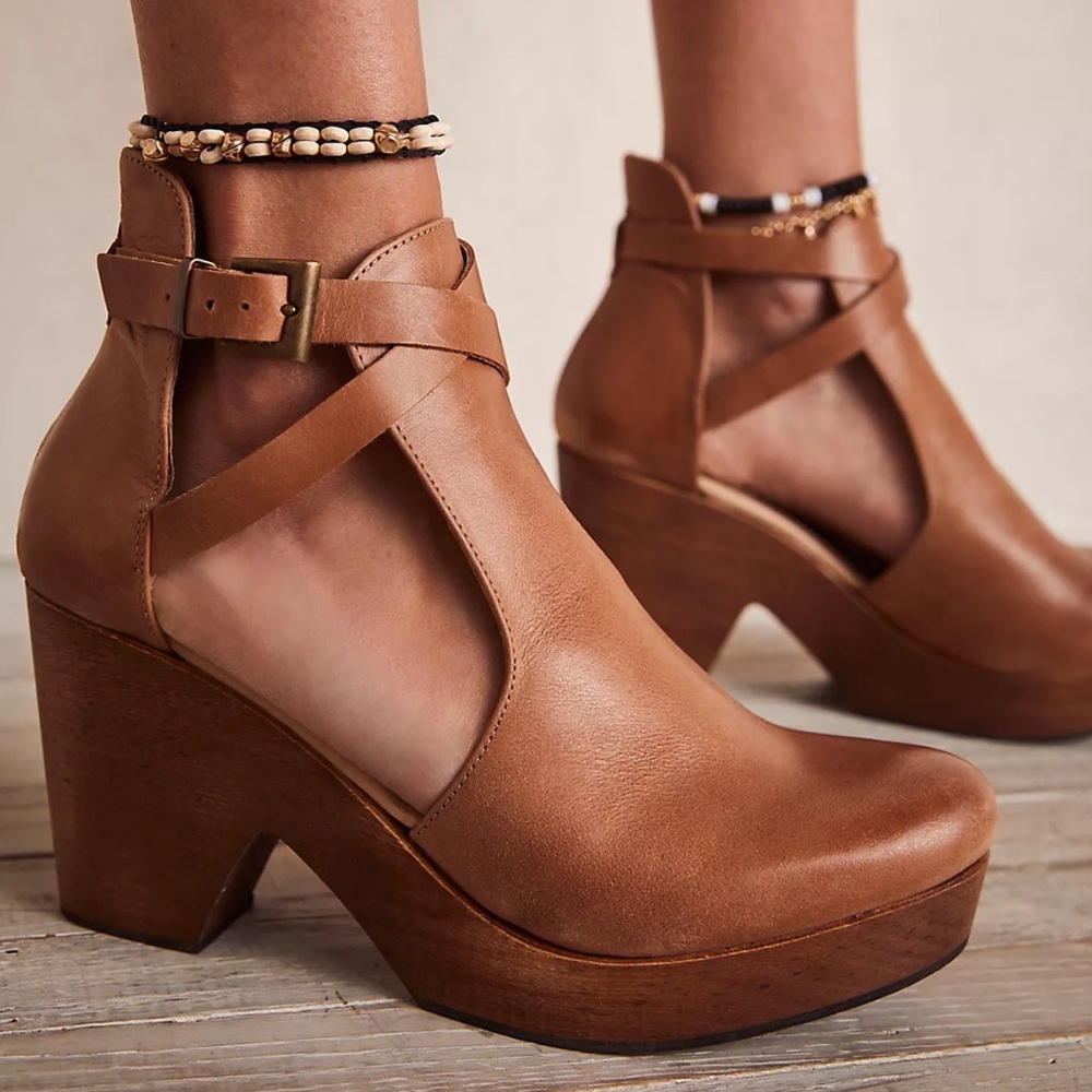 Free People Cedar Clogs NWOB